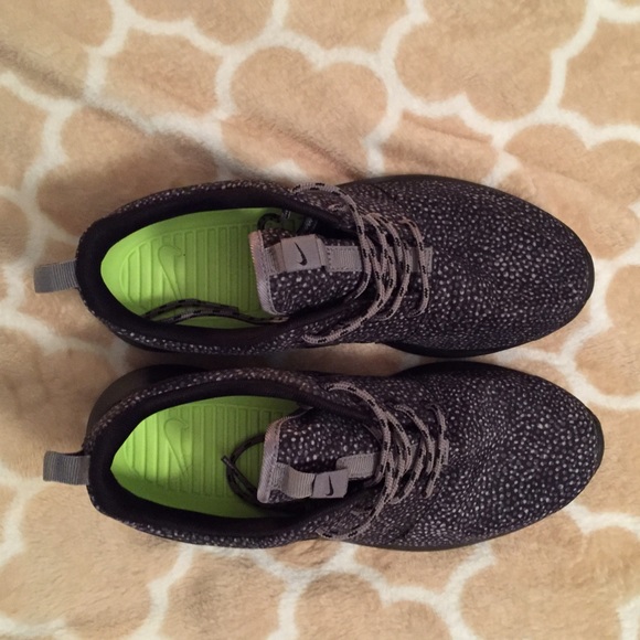 Nike polka dot running shoes SOLD - Picture 2 of 4