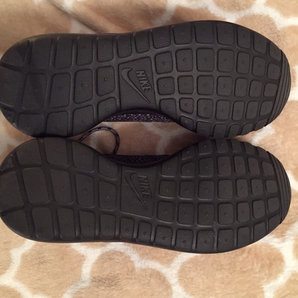 Nike polka dot running shoes SOLD - Picture 3 of 4