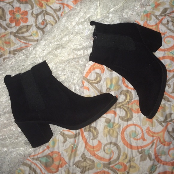 Black heel booties