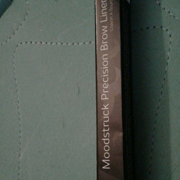 Younique brow liner med color