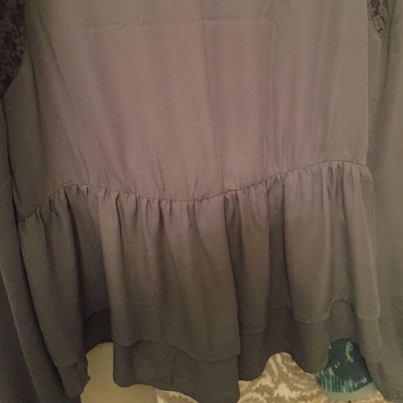 Grey partial peplum blouse. - Picture 2 of 3