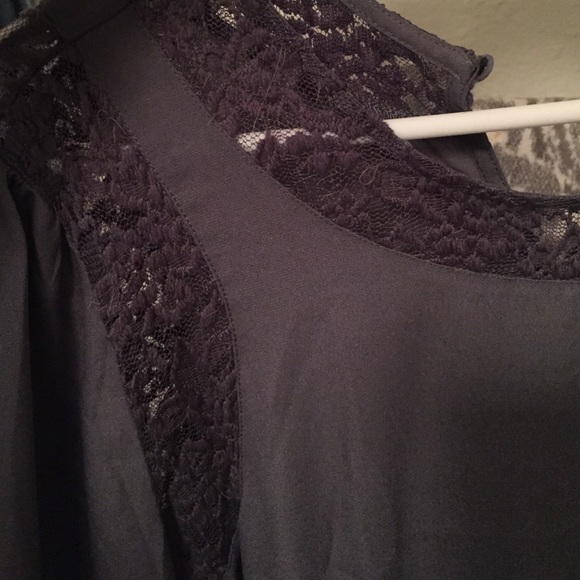 Grey partial peplum blouse. - Picture 3 of 3