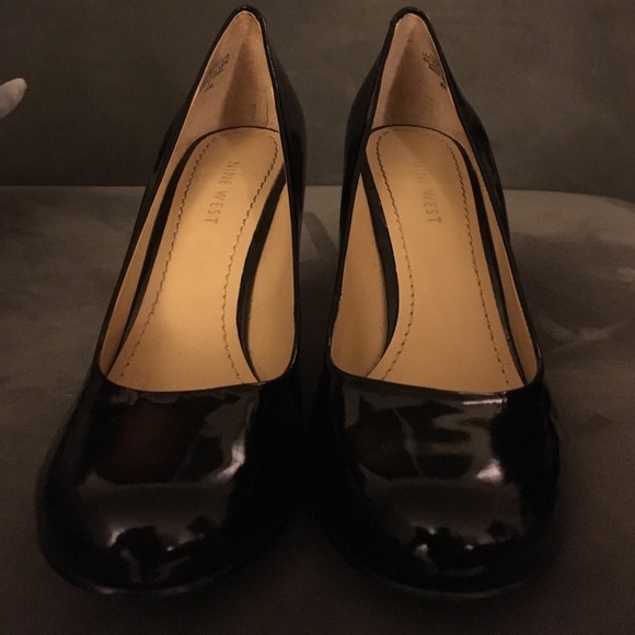 Nine West black patent pumps - Picture 3 of 3