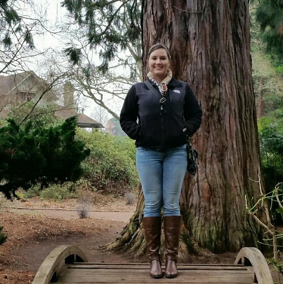 Meet your Posher, Gabriella - Picture 1 of 1