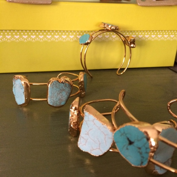 Natural turquoise stones cuff - Picture 3 of 4