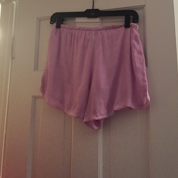 Pink loose shorts never been worn - Picture 2 of 2