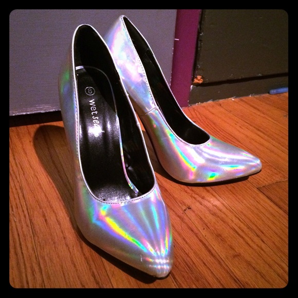 Holographic pumps