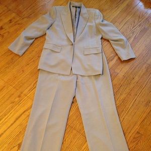 Pant suit