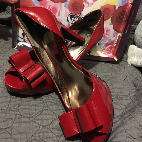 Red pumps