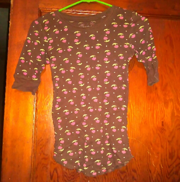 3/4 brown purple tee shirt