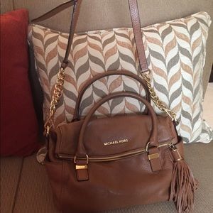 Michael kors cross body/ wrist purse