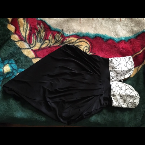 Strapless fitted v shaped dress