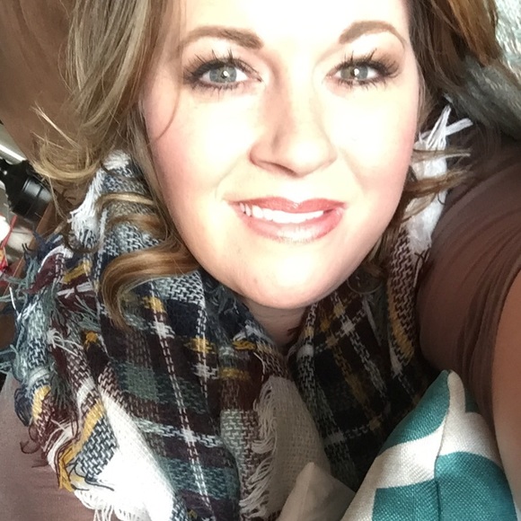 Meet your Posher, Melissa - Picture 1 of 1