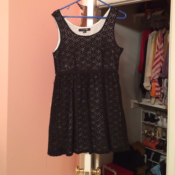 Black and white mini
