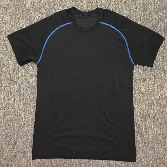 Men's size Medium run swiftly tee!!!!! Worn once!