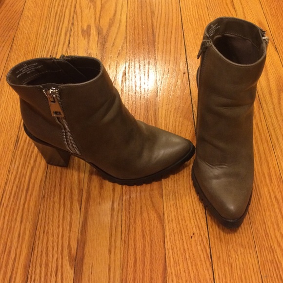 🎉. sold. 🎉 taupe booties - Picture 1 of 4