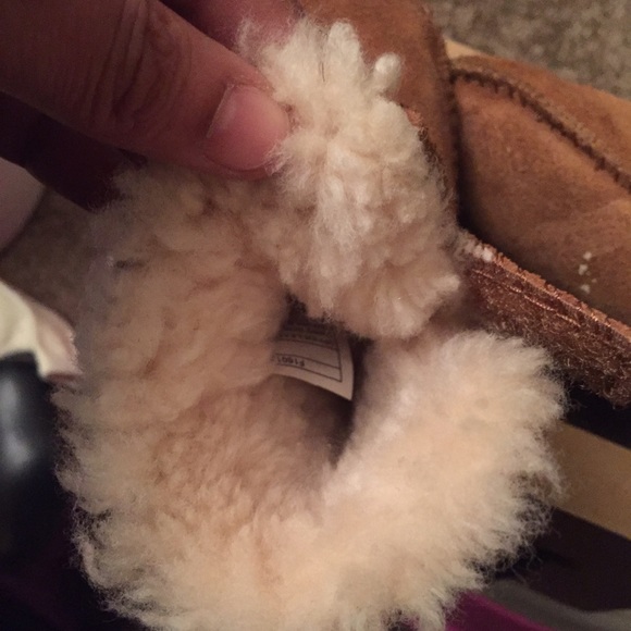 Erin uggz size small baby size very cute - Picture 3 of 4