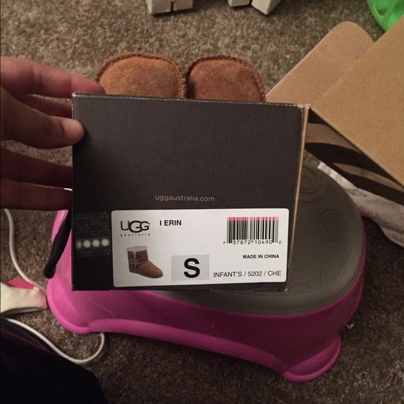 Erin uggz size small baby size very cute - Picture 4 of 4