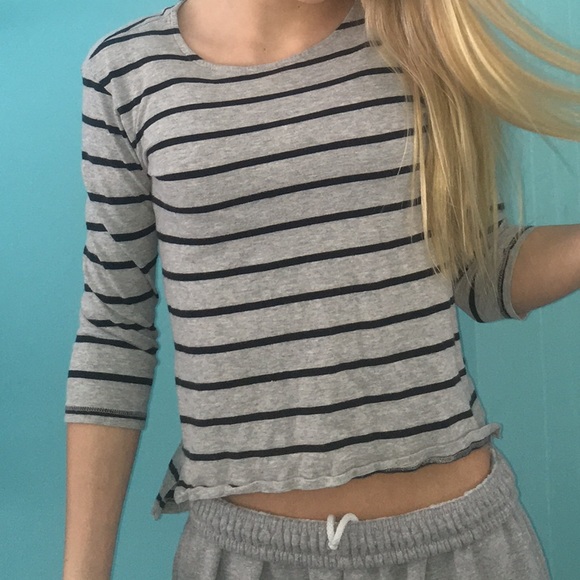 Mid sleeve forever 21 shirt