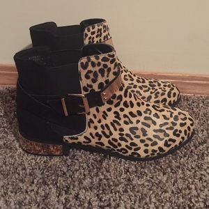 Leopard print ankle boots