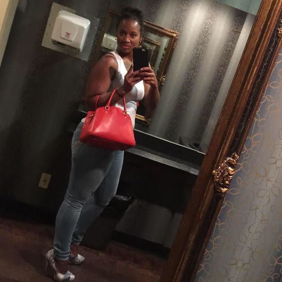 Meet your Posher, Nakeia