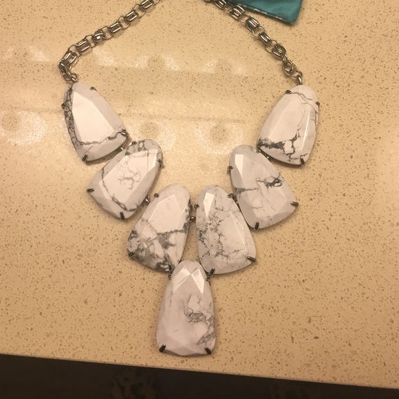 Kendra Scott Harlow statement necklace howlite new - Picture 4 of 4