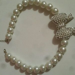 Pearl bow necklace