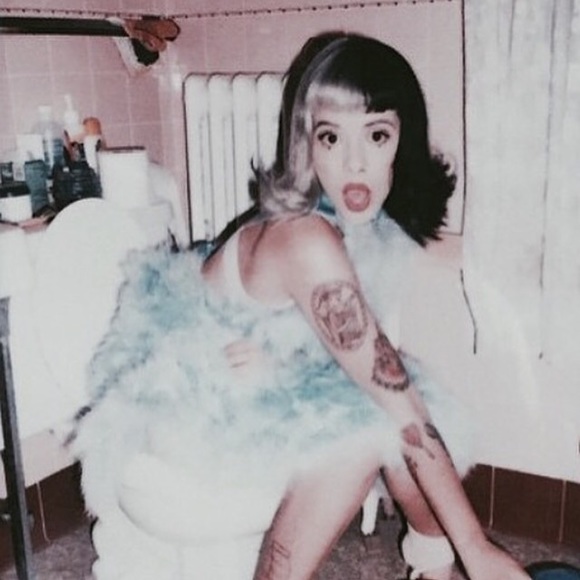 Meet your Posher, Brooke - Picture 3 of 3