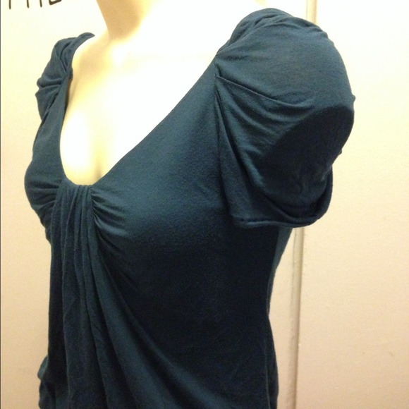 ‼️ON SALE‼️Waterfall front neck, pleated sleeves - Picture 2 of 4