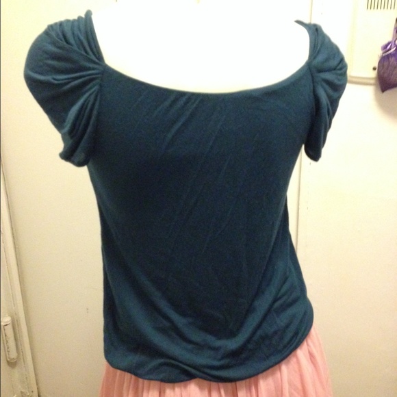 ‼️ON SALE‼️Waterfall front neck, pleated sleeves - Picture 3 of 4