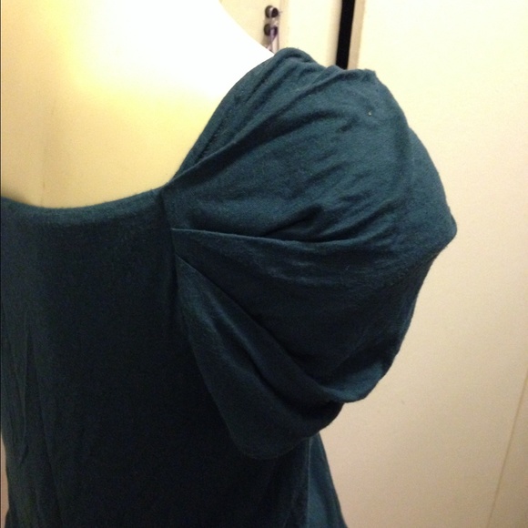 ‼️ON SALE‼️Waterfall front neck, pleated sleeves - Picture 4 of 4