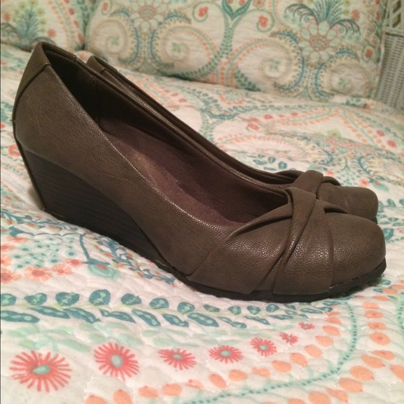 Kim Rogers, Gray Wedges