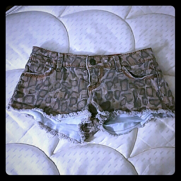 Shorts - Picture 1 of 2