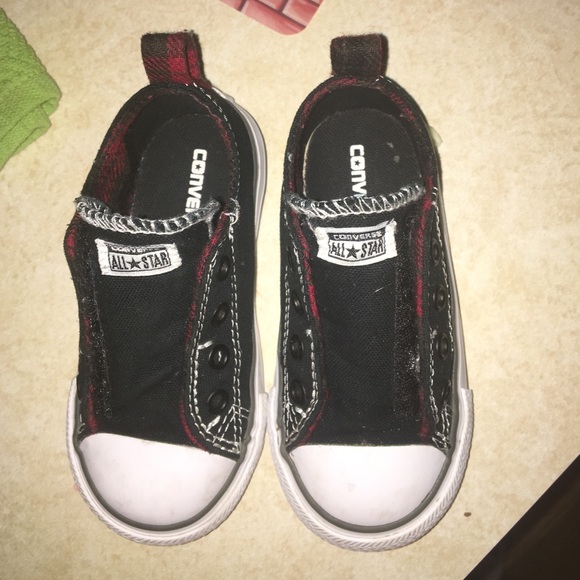 Toddler boys converse