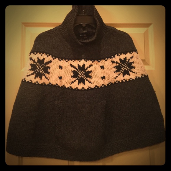 Cozy woollen cape poncho