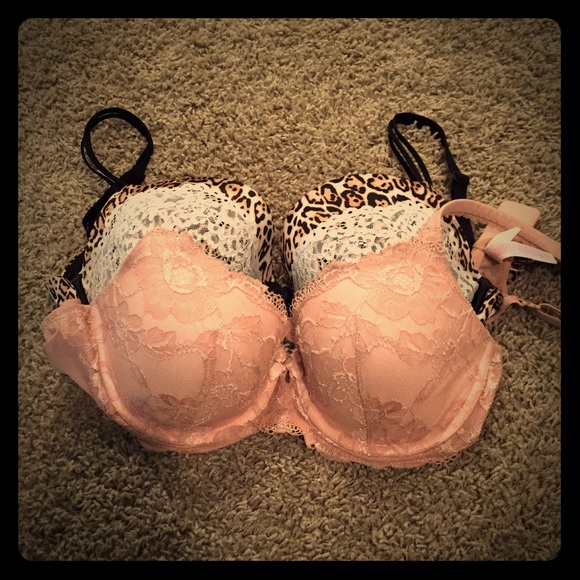 SOLD 36D Victoria's Secret bras