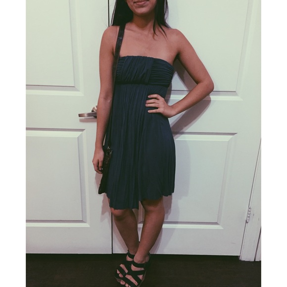 Flowy strapless dark grey dress