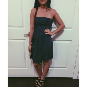 Flowy strapless dark grey dress