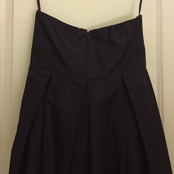 Beautiful, plum, pleated strapless dress - Picture 3 of 4