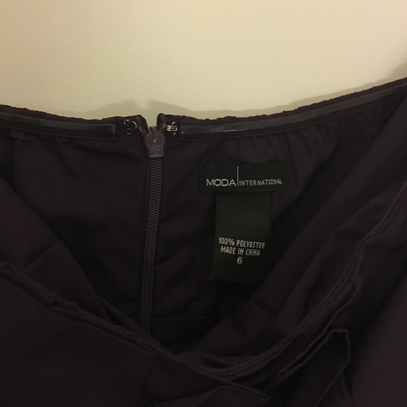 Beautiful, plum, pleated strapless dress - Picture 4 of 4