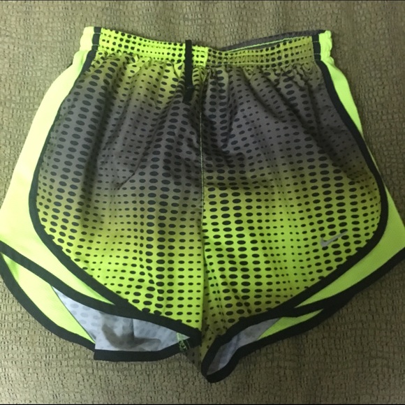 Nike tempo shorts💛