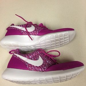 Brand new never worn Nike Roshe shoes