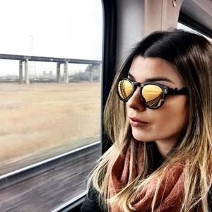 Meet your Posher, Laura