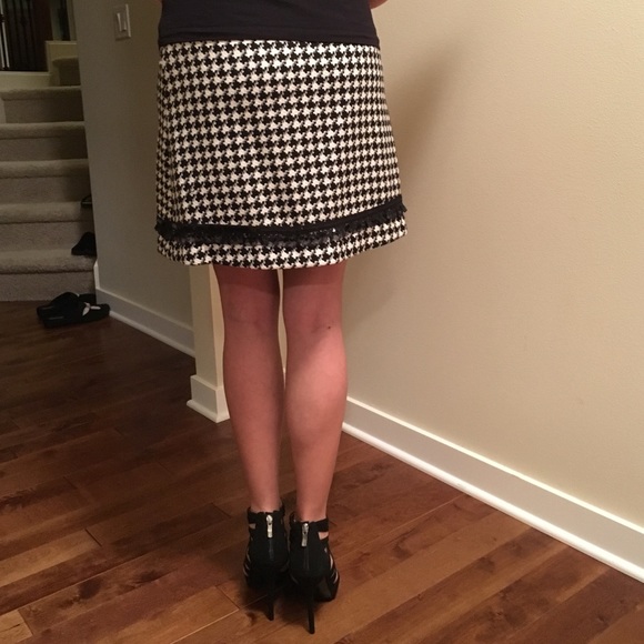 🍀HP🍀 %100 wool Network skirt. - Picture 2 of 4
