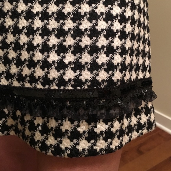 🍀HP🍀 %100 wool Network skirt. - Picture 3 of 4