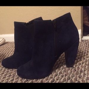 Navy Steve Madden booties!