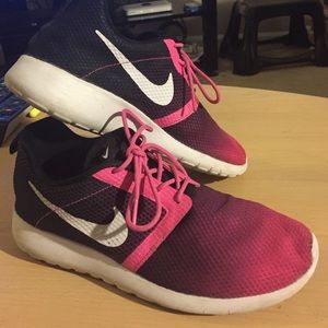 Used Nike Roshe Run.