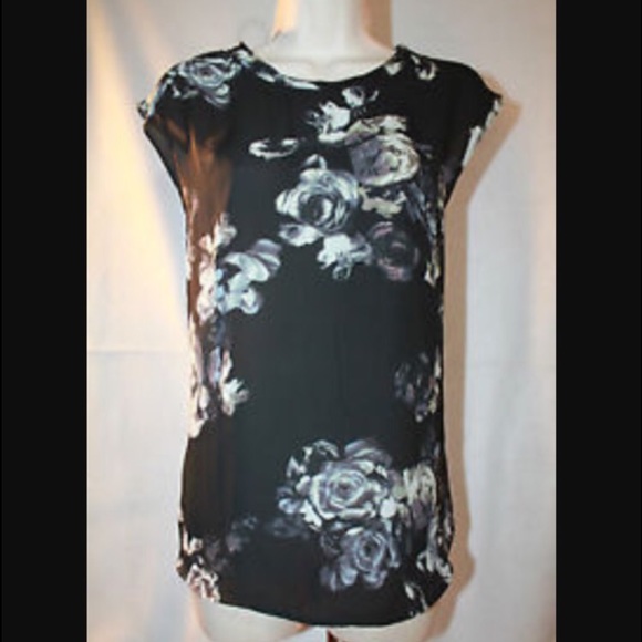 Violet + Claire black floral sleeveless blouse