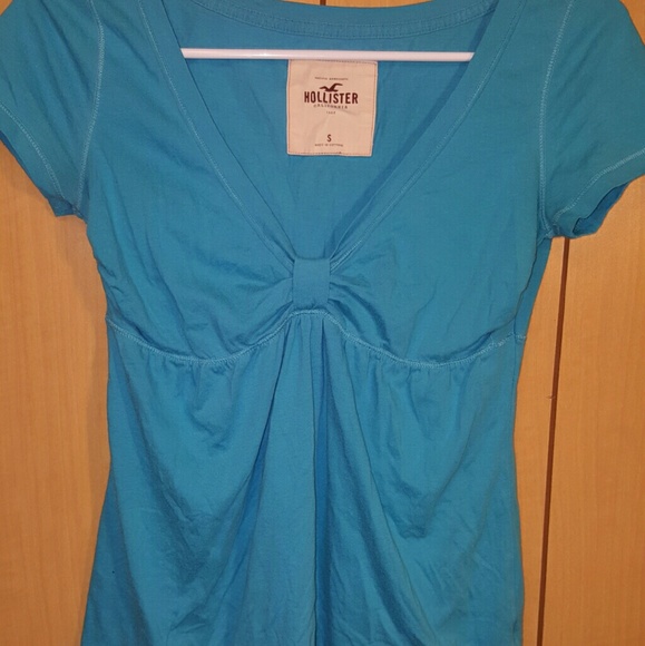 Hollister tee