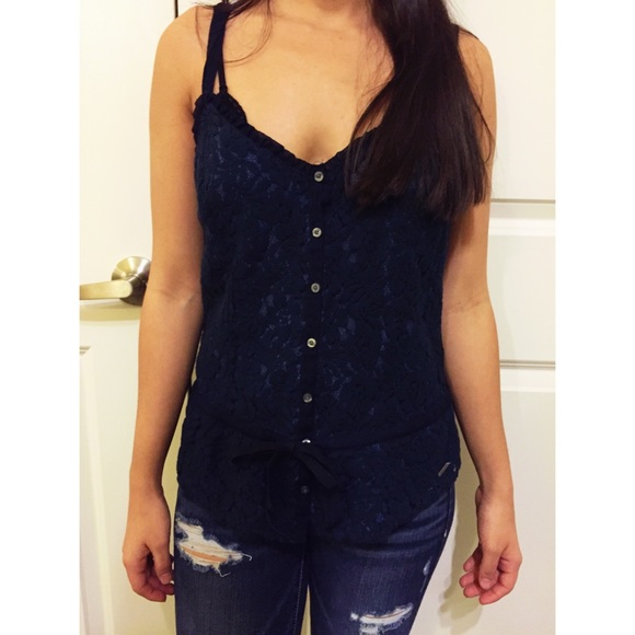 Cute navy blue hollister top